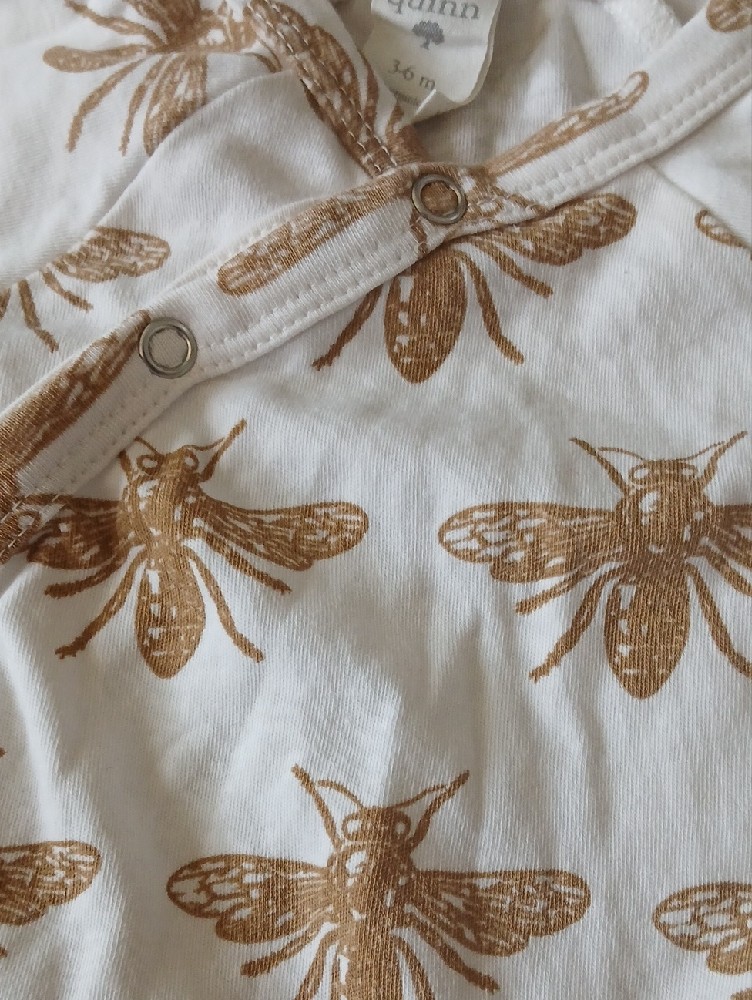 Kate Quinn 3-6 Month Kimono Snap Long Sleeve One Piece With Gold Bee Print Euc — image 3 of 4